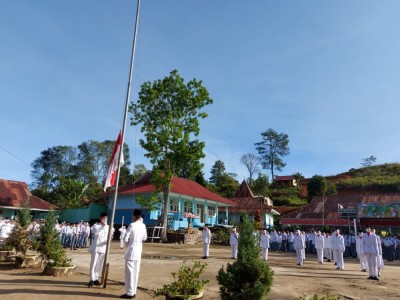 Upacara Hari Pertama Sekolah