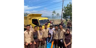 Gotong Royong Pasca Bencana di Muaro Pingai Kabupaten Solok
