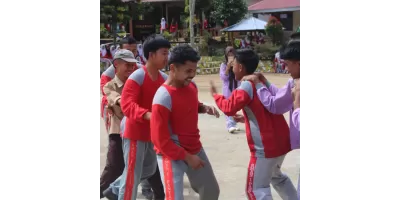 Keseruan Warga Smansa Pantai Cermin 